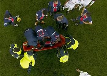 فيديو نيمار يغادر مباراة باريس سان جيرمان وليون باكي ا بعد إصابته