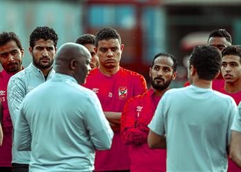 موسيماني يشيد بلاعب الأهلي ويحفزه قبل بداية التدريبات