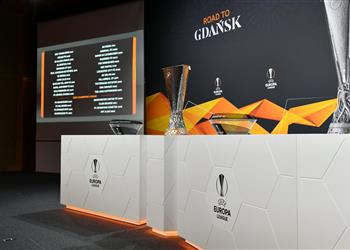 نتائج قرعة دور الـ32 من الدوري الأوروبي مواجهات ساخنة لـ مانشستر يونايتد وآرسنال وسهلة لـ ميلان وتوتنهام