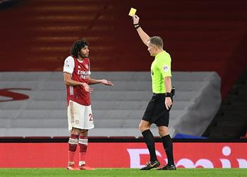 أسطورة ليفربول مهاجم ا النني كان يستحق الطرد أمام بيرنلي وفينجر المسؤول