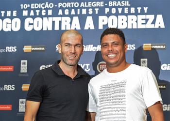 الظاهرة رونالدو زيدان أفضل من لعبت معه ولهذا السبب كنت مغرم ا بمركز 9