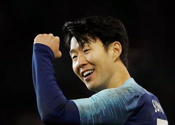 سون هيونج يحقق إنجاز ا في مسيرته ويفوز بجائزة مميزة