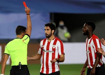 فيديو بسبب كروس الحكم يطرد راؤول جارسيا من مباراة ريال مدريد وأتلتيك بلباو