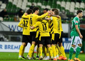 فيديو بوروسيا دورتموند يتخطى بريمن بثنائية في الدوري الألماني بعد إقالة فافر