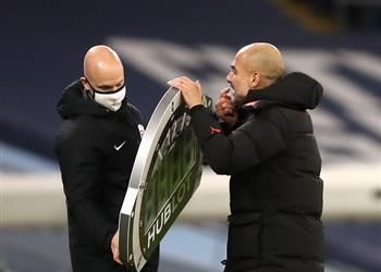 جوارديولا يكشف سر جداله مع الحكم الرابع في مباراة مانشستر سيتي ووست بروميتش