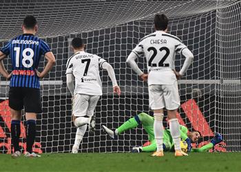 فيديو يوفنتوس يفرط في الفوز ويتعادل إيجابي ا أمام أتالانتا