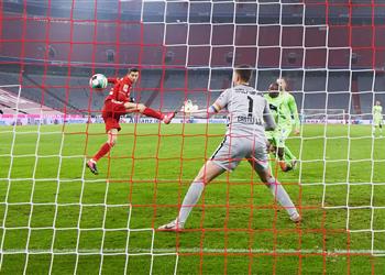 فيديو بثنائية ليفاندوفسكي بايرن ميونخ يحول هزيمته لفوز أمام فولفسبورج