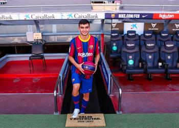 كومان يفضل بيدري على كوتينيو في برشلونة