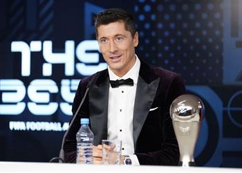 وكيله لو كان ليفاندوفسكي في دوري آخر لفاز بجائزة أفضل لاعب م نذ فترة طويلة