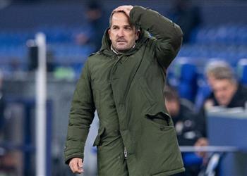 رسمي ا شالكه ي علن إقالة مدربه لسوء النتائج في الدوري الألماني