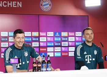 ليفاندوفسكي يتفق مع نوير ويكشف عن أفضل لحظة له في الموسم الماضي