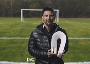 ميسي يعلق على تتويجه بجائزة بطل السلام لعام 2020