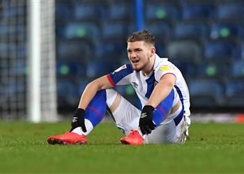 مدرب بلاكبيرن يكشف موقفه من قطع إعارة إليوت وعودته إلى ليفربول