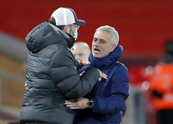 مورينيو ساخر ا من فوز كلوب بجائزة مدرب العام فليك المسكين يحتاج إلى 7 بطولات