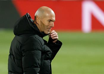 زيدان يكشف سبب غياب فينيسيوس عن تدريبات ريال مدريد وموقفه من مواجهة إيبار