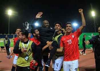 بعثة منتخب مصر للشباب تصل مطار القاهرة وتتجه إلى فندق العزل