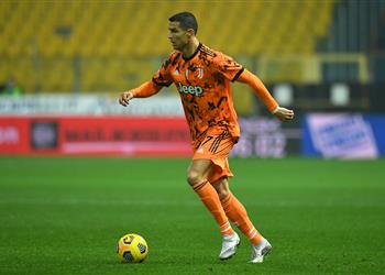 فيديو كريستيانو رونالدو يسجل هدف يوفنتوس الثالث أمام بارما