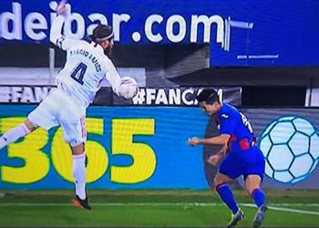 راديو ماركا يوضح هل استحق إيبار ركلة جزاء أمام ريال مدريد لخطأ راموس