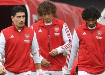 ميرور لاعب آرسنال سلاح لابورتا في حملته الانتخابية لرئاسة برشلونة