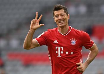 ليفاندوفسكي يمكنني دعوة ميسي ورونالدو لمنزلي بعد تتويجي بجائزة ذا بيست