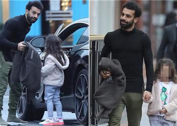 بالصور ديلي ميل محمد صلاح يتجاهل تكهنات مستقبله في ليفربول مع مكة