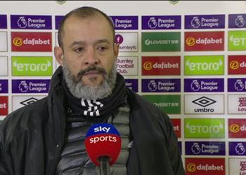 مدرب ولفرهامبتون يهاجم حكم مواجهة بيرنلي أخبرته أنني لا أريد رؤيته مجدد ا