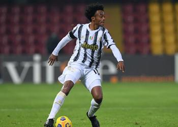 فيديو المصائب تتوالى على يوفنتوس طرد كوادرادو بعد تدخل عنيف على كاستروفيلي