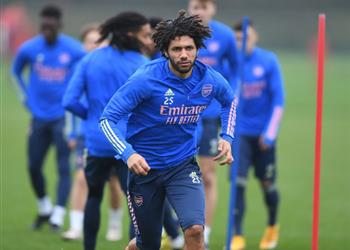 فيديو تدخل عنيف من محمد النني على جيسوس ويتلقى بطاقة صفراء