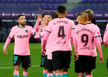 رسمي ا برشلونة يفقد جهود مدافعه في مباراة إيبار القادمة بالدوري الإسباني