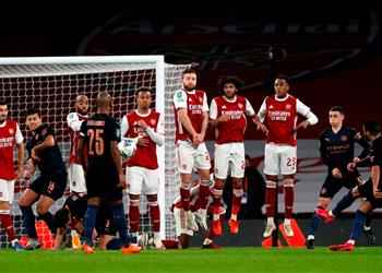 ذا صن هدف رياض محرز ي جبر حارس آرسنال على حذف حسابه من تويتر