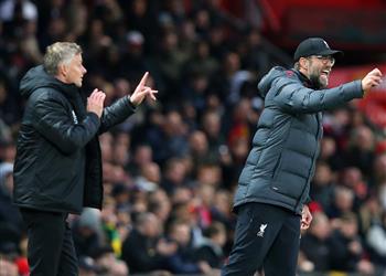 مانشستر يونايتد ينافس ليفربول على صفقة دفاعية في يناير