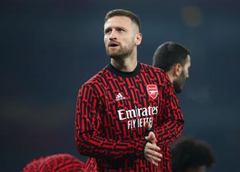 وكيل موستافي يلمح إلى اقترابه من برشلونة