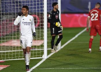 كاسيميرو بعد فوز ريال مدريد على غرناطة نريد مواصلة الانتصارات ولا نتحجج بالتحكيم