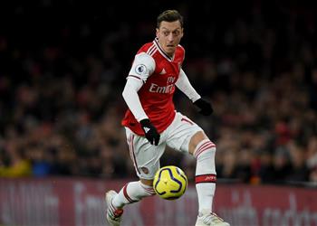 أوزيل يرد على إمكانية الانتقال من آرسنال إلى الغريم توتنهام