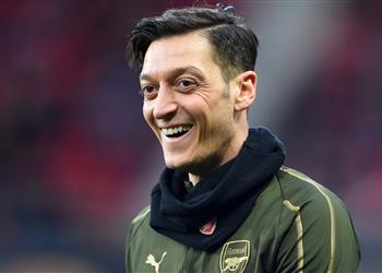 تقارير انقسام بين لاعبي آرسنال بسبب أوزيل