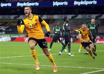 رومان سايس بعد هدفه القاتل أمام توتنهام ولفرهامبتون استحق أكثر من التعادل