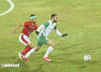 صور طاهر محمد طاهر يغادر مباراة الأهلي والاتحاد مصاب ا وي نقل للمستشفى