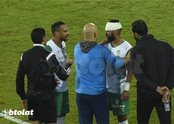 صور حسام عاشور يخضع لفحص طبي بعد إصابته في مباراة الأهلي