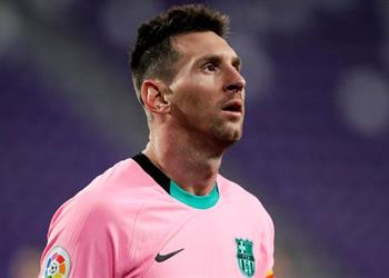 صور ميسي يدعم برشلونة أمام إيبار من مدرجات كامب نو