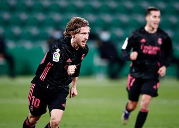 فيديو مودريتش يسجل هدف ريال مدريد الأول أمام إلتشي