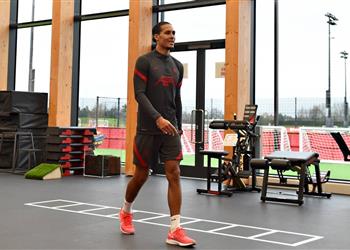 ميرور ليفربول يحلم بعودة فان دايك من الإصابة هذا الموسم