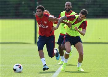 بسبب محمد النني ريال مدريد يدرس استعادة لاعبه من آرسنال