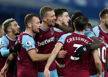 لاعب وست هام بعد هدفه القاتل أمام إيفرتون فوز كبير في بداية العام