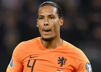 مدرب هولندا يكشف إمكانية مشاركة فان دايك في يورو