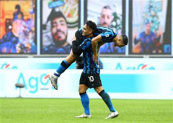 فيديو إنتر ميلان يعاقب كروتوني بسداسية ويتصدر الدوري الإيطالي مؤقت ا