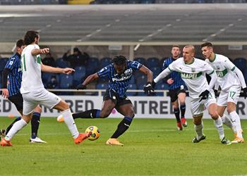 أتالانتا يستعيد توازنه في الدوري الإيطالي بخماسية في مرمى ساسولو