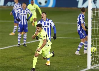 سواريز يرد على صحفي ينتقد برشلونة بسبب رحيله