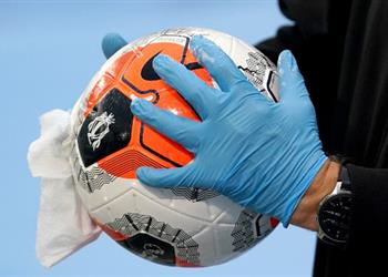 الدوري الإنجليزي يسجل رقم ا قياسي ا في إصابات فيروس كورونا