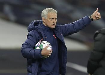 مورينيو يحقق رقم ا مميز ا في مسيرته بعد تأهل توتنهام لنهائي كأس الرابطة