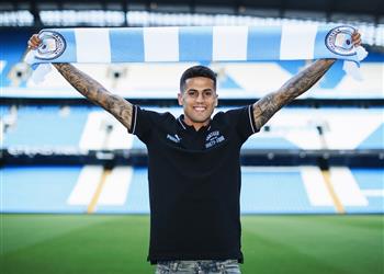 جاري نيفيل أحب كانسيلو للغاية وسعيد لما وصل له الآن